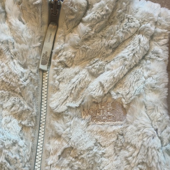 Like New The North Face Girls Size S (7/8) Reversible Vest (Blue/light blue fur) - Picture 3 of 5
